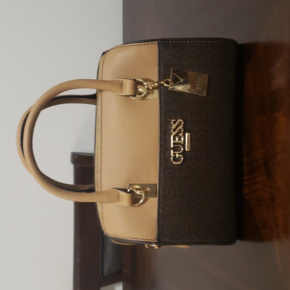 Guess speedy bag